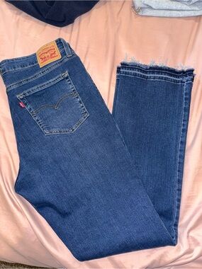 Women’s Levi Jeans